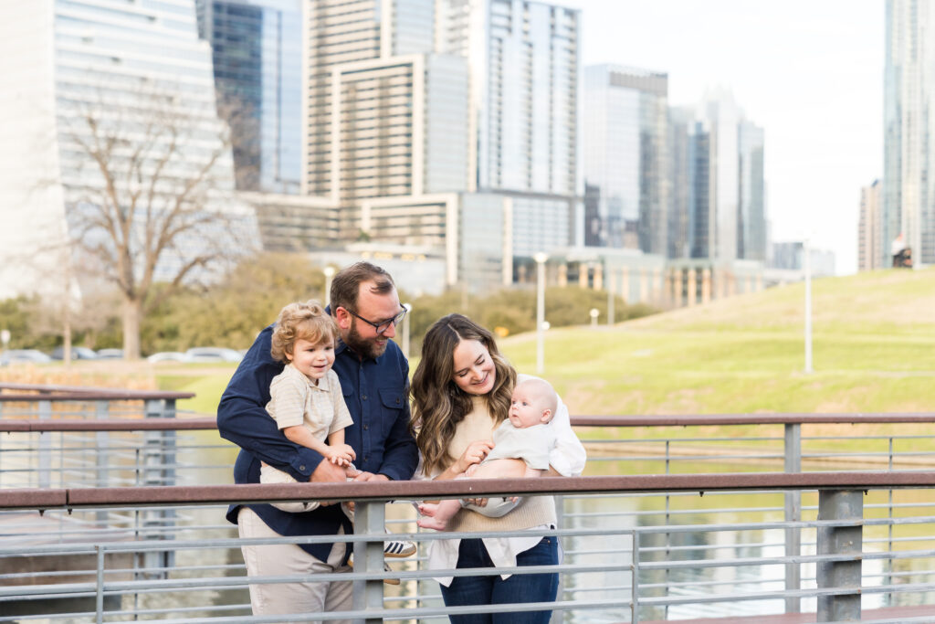 A family having their photos taken at Zilker Park in Austin.