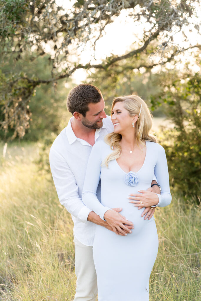 Best Outdoor Locations for Maternity Photos in Austin