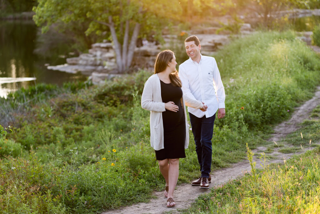 Best Outdoor Locations for Maternity Photos in Austin